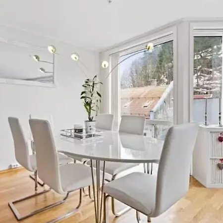 Midt I Sentrum Med 6 Soveplasser *